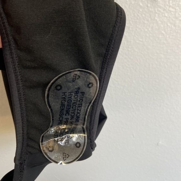 Meet.Curve Black Cross Back Swimsuit - Picture 7 of 10